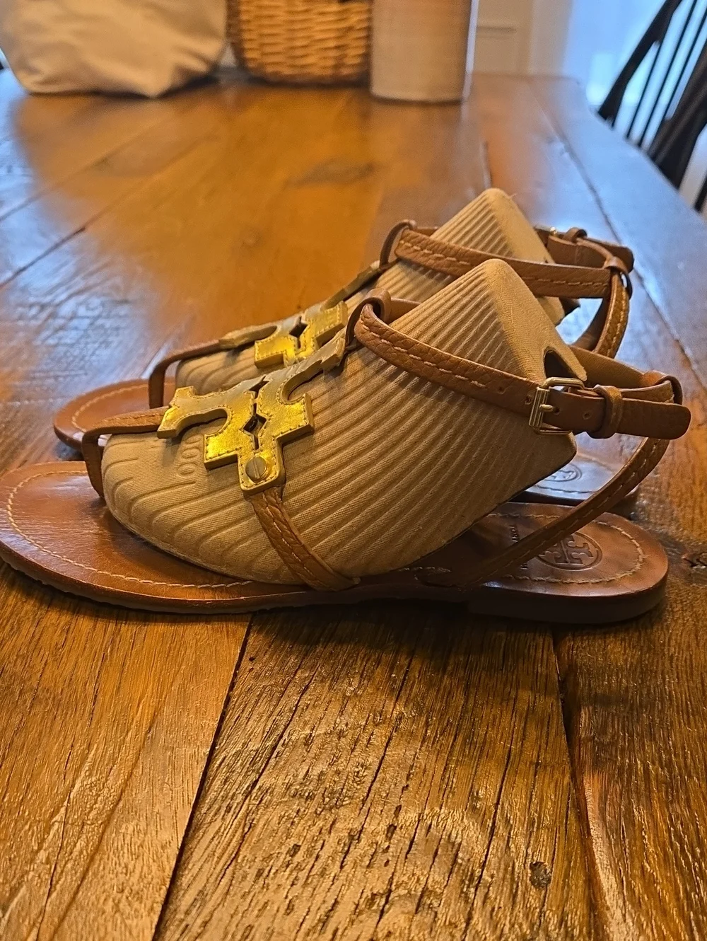 Tory Burch Chandler Ankle Strap Sandals Tan Leather Gold Logo Thong Flat 7-7.5